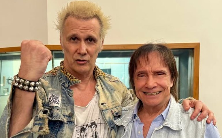 Roberto Carlos canta 'Garota de Berlim' com Supla em especial