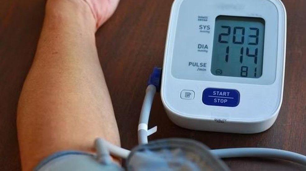 Alimentação e hipertensão: o que comer (e evitar) para controlar a pressão arterial