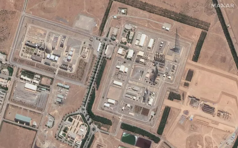 Israel bombardeia reator nuclear do Irã em 7º dia de guerra