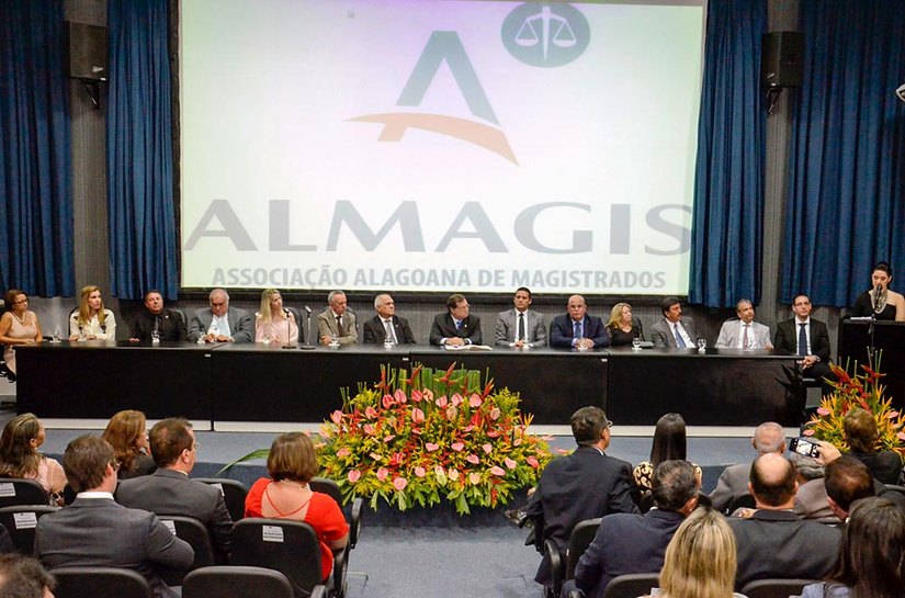 Rosa Albuquerque compareceu à posse dos novos dirigentes da Almagis