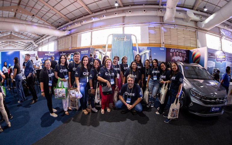 Prefeitura leva Cadeira Gigante e apresenta Maceió para agentes de viagem em evento da Masterop