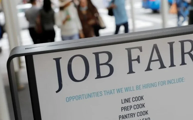 Reino Unido: taxa de desemprego sobe a 4,8% nos 3 meses até agosto e salários avançam 4,7%