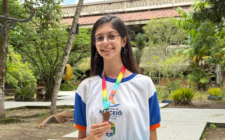 Estudante da Escola Municipal Pio X conquista medalha de bronze na Olimpíada de Matemática