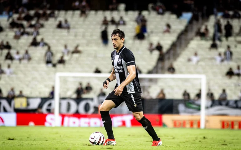 Ceará e Vila Nova empatam em duelo eletrizante de seis gols na Arena Castelão