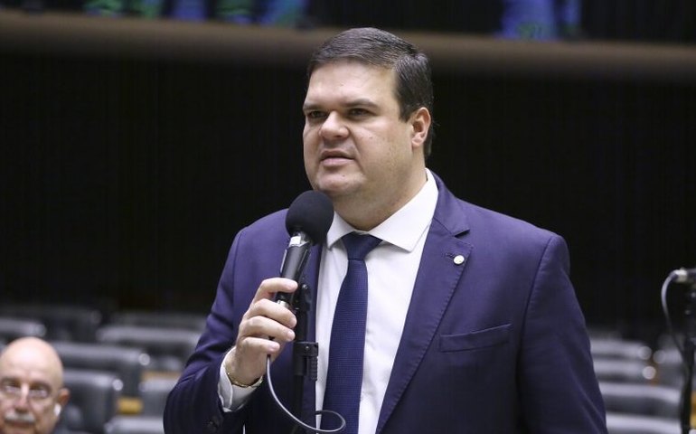 Projeto estabelece diretrizes para a contratação de profissionais de enfermagem recém-formados