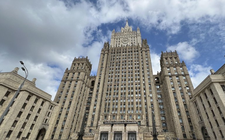 Assad deixou cargo presidencial e Síria, instruindo transferência pacífica de poder, diz MRE russo