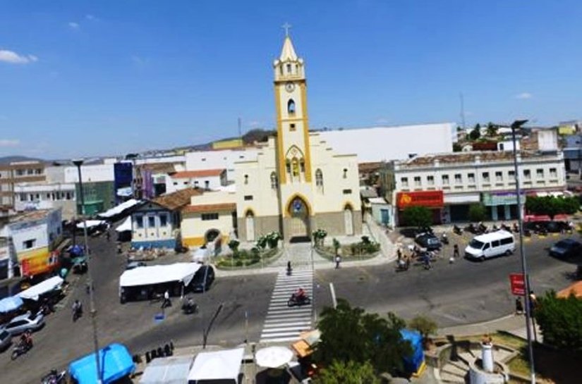 Sem atraso, Prefeitura de Santana paga mês de maio dentro do mês trabalhado