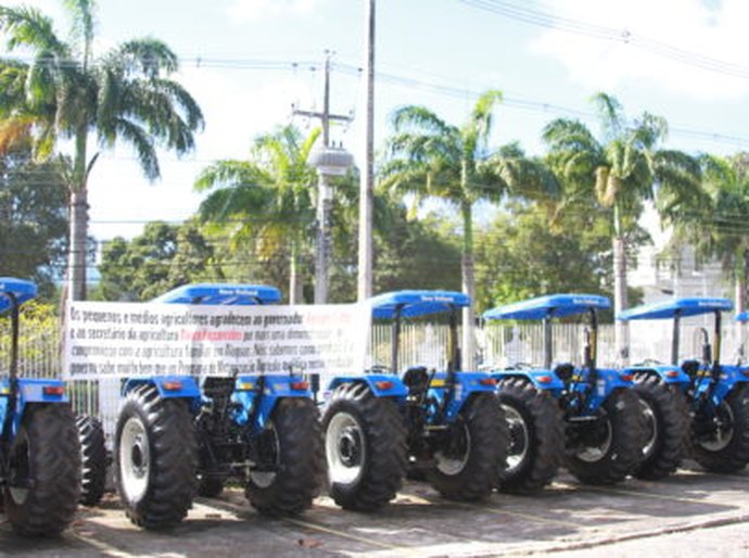 Municípios recebem tratores que vão auxiliar na agricultura familiar em AL