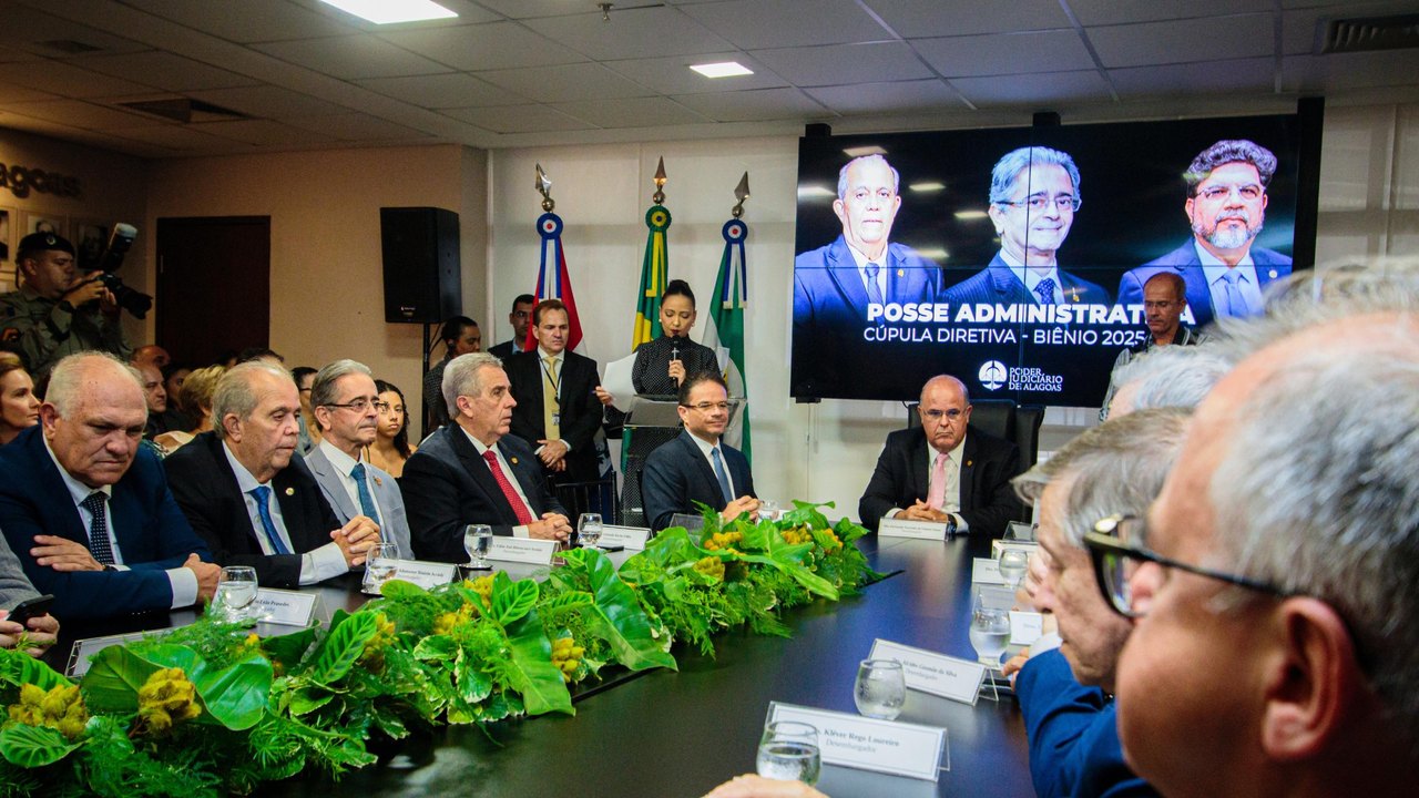 Governador em exercício participa da solenidade de posse da novo presidente do TJAL