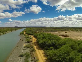 Piranhas: a 'Lapinha do Sertão' que une cânions esmeraldinos e arquitetura imperial às margens do Velho Chico