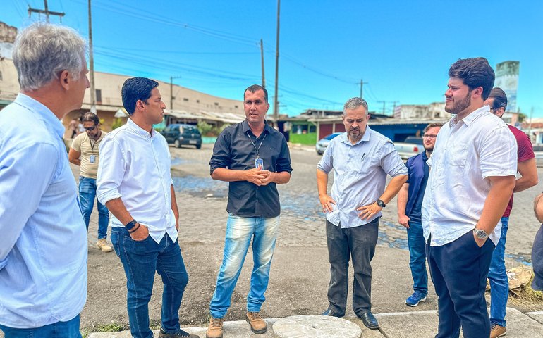 Vice-prefeito e titular da Seminfra determina limpeza preventiva do Mercado da Produção