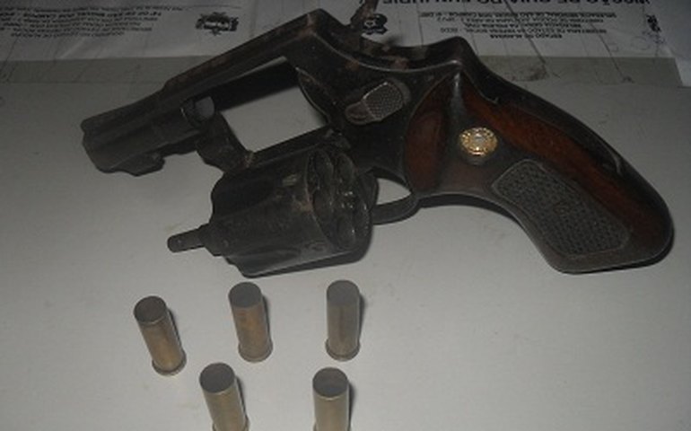 Sargento da PM detido com armas em favela de Niterói já havia sido preso duas vezes