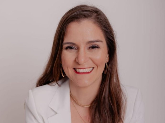 Primeira residente de Homeopatia do Cesmac recebe Prêmio Revelação em jornada com especialistas do Brasil e da Índia