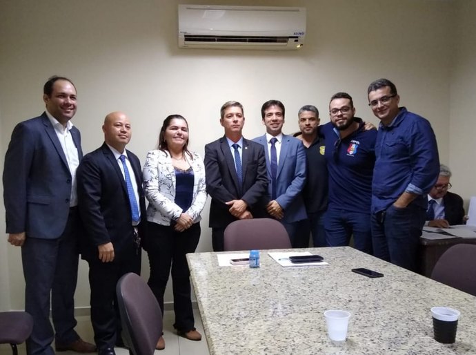 Comissão recebe policiais civis para discutir portaria que regulamenta plantão em delegacias