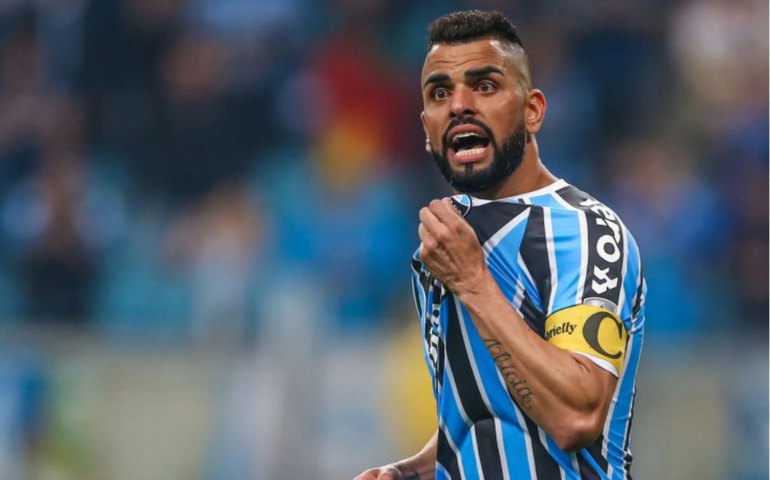 Maicon, ex-Grêmio e São Paulo, completa 37 anos e anuncia aposentadoria