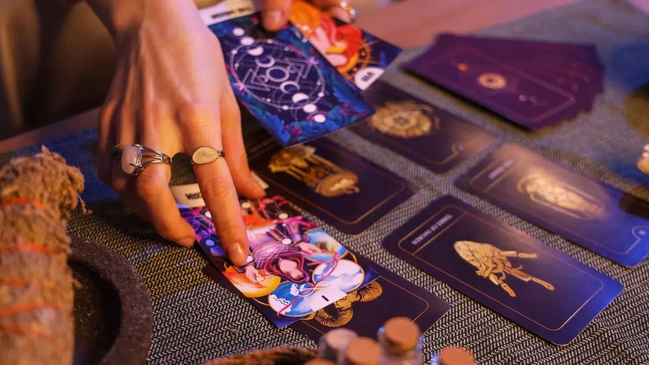 Tarot do dia: previsão para os 12 signos em 27/08/2026