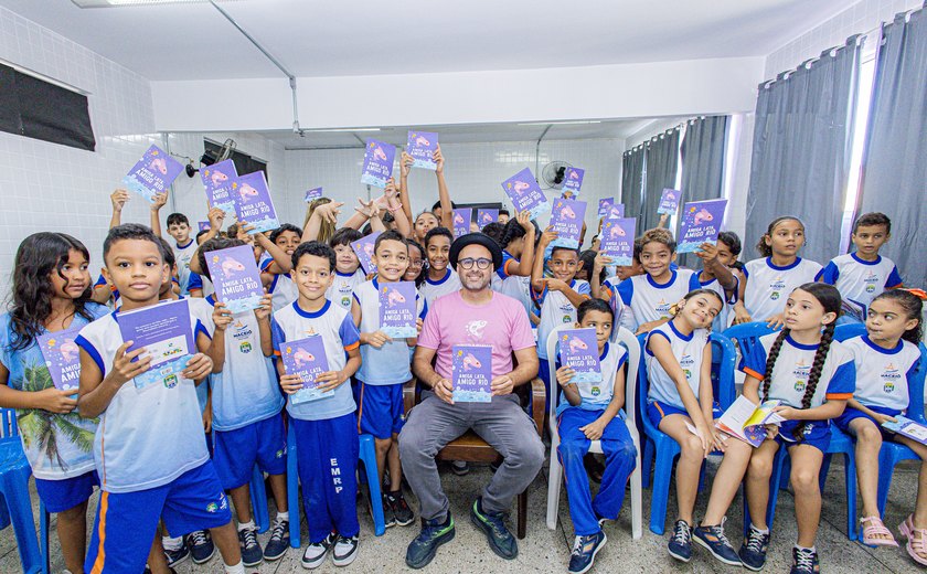 Autor de livros infantojuvenis participa de conscientização ambiental em escolas municipais