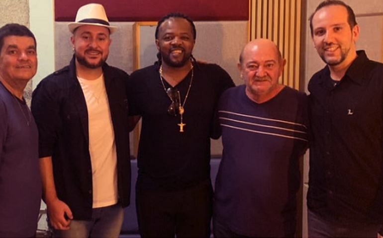 Demônios da Garoa em single com Xande de Pilares