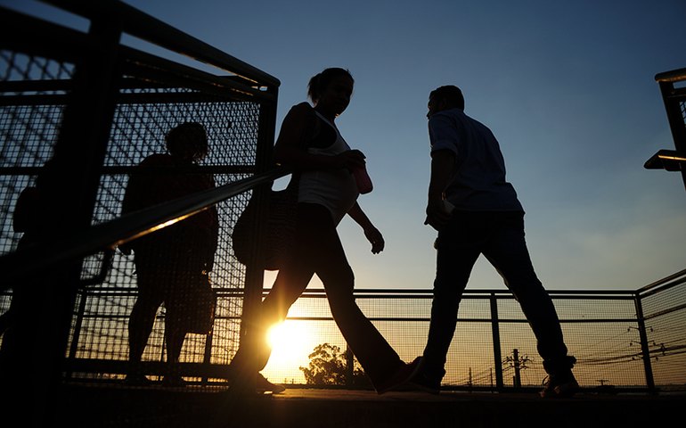 Setores fazem pressão por volta do horário de verão