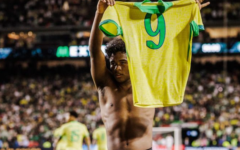 Jornal inglês exalta Endrick: 'Pronto para competir com Mbappé no Real Madrid'