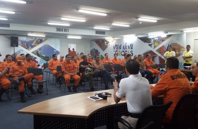 Comando-geral dos bombeiros apresenta voluntários da ativa para compor efetivo do Ronda no Bairro