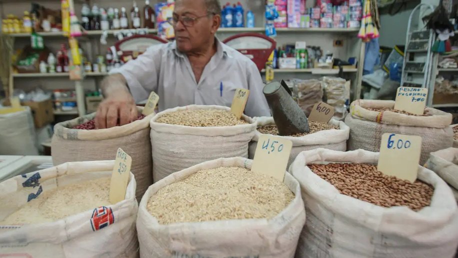 Mercado eleva previsão da inflação para 4,89% este ano