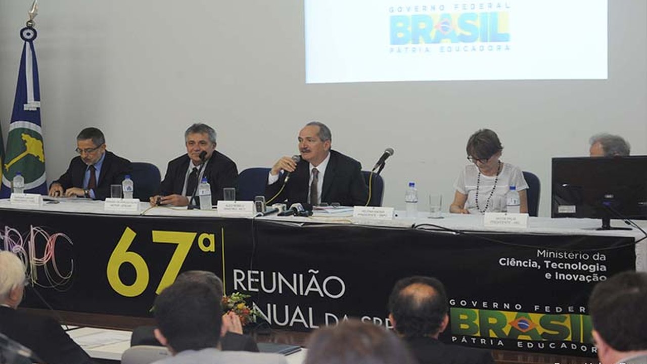 Eduardo Cunha vai agir com responsabilidade, diz Aldo Rebelo