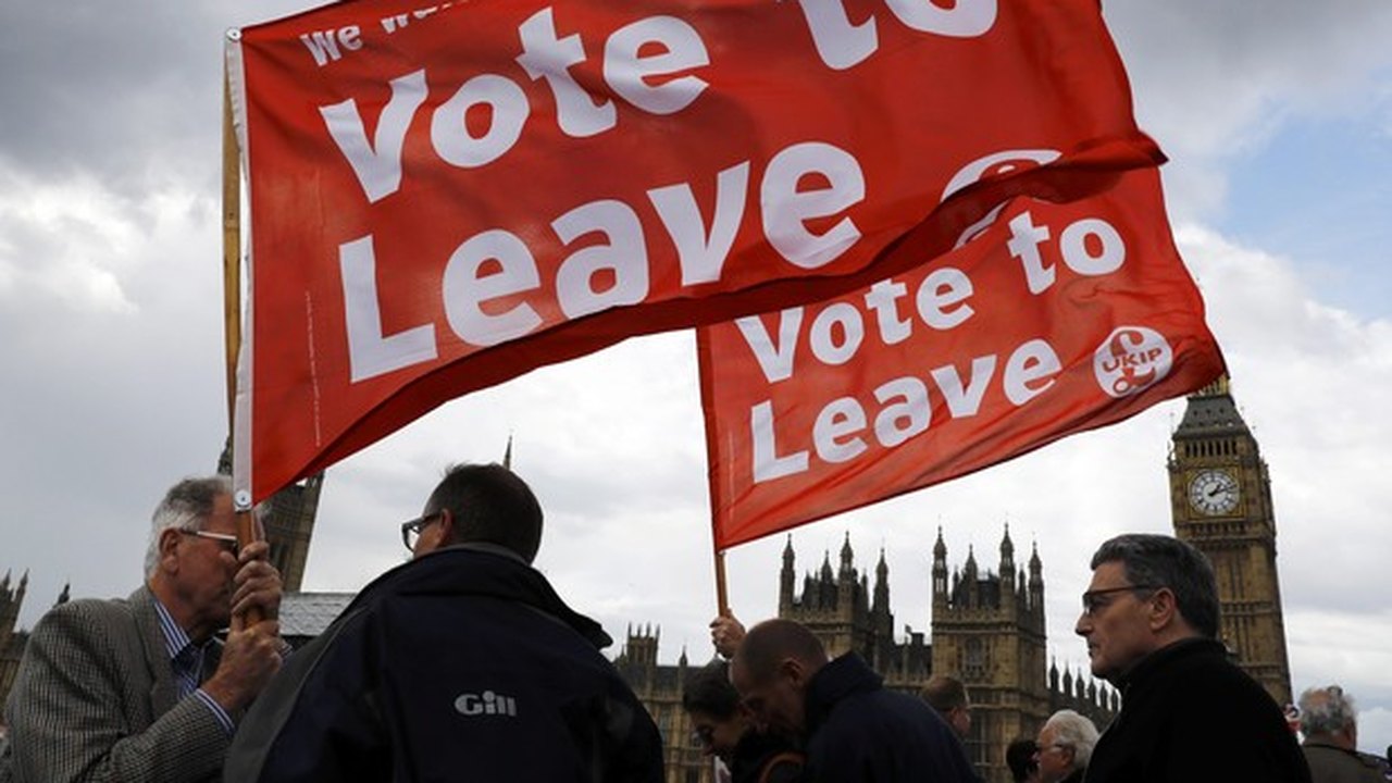 Calendário da Brexit será mantido, diz premiê britânica à União Europeia
