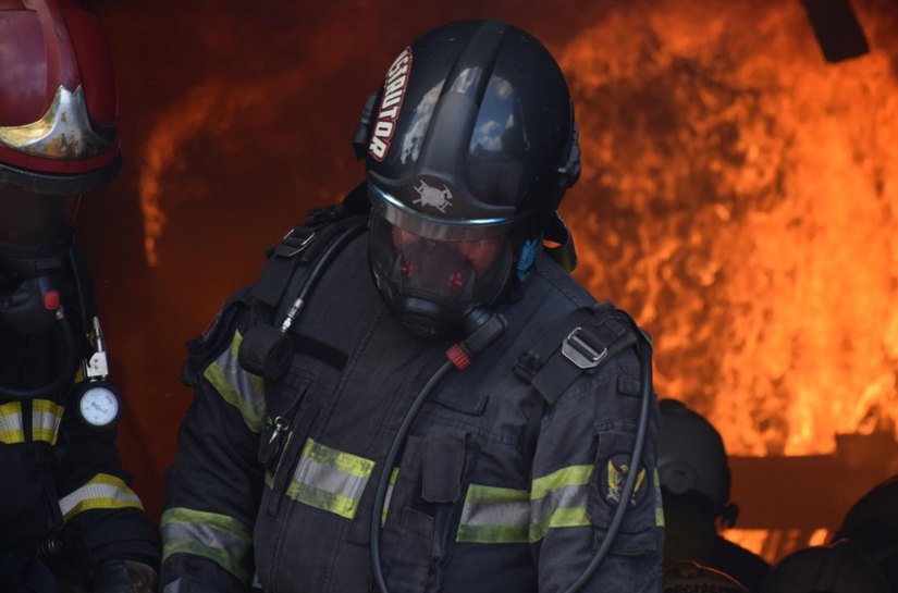 Bombeiros controlam incêndios em imóveis na parte alta de Maceió
