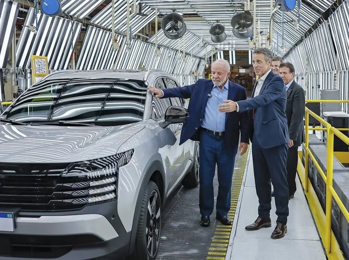 Em fábrica de carro, presidente Lula destaca aumento de investimentos industriais
