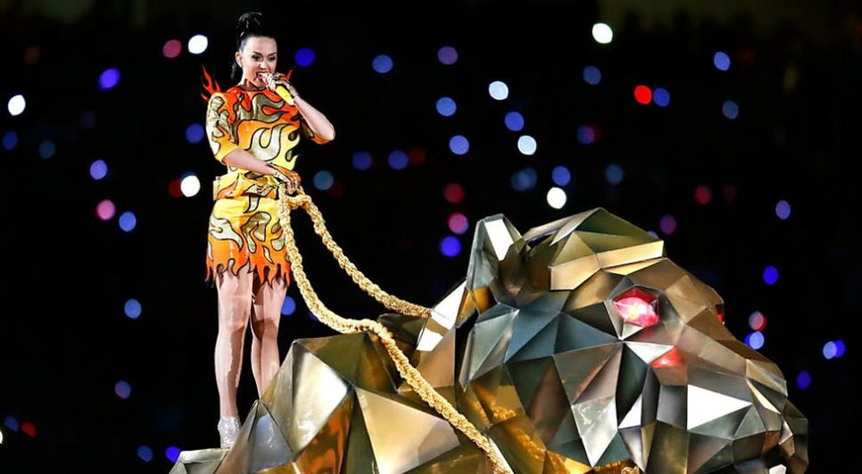 Cantora na apresentação no Super Bowl 2015