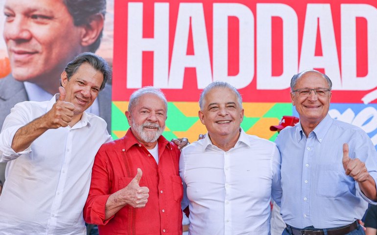 Em Diadema, Lula comemora união para cuidar do povo brasileiro