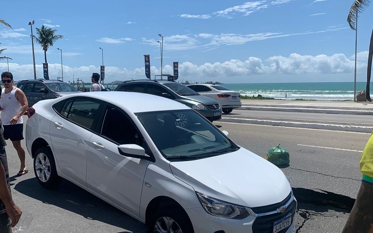 O buraco de JHC: infraestrutura comprometida em Maceió durante o verão