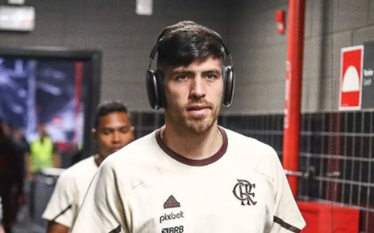 Rossi rejeita Flamengo favorito na estreia no Mundial, mas mira vitória: 'São só três jogos'