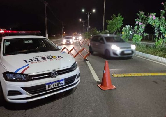 Lei Seca flagra 11 motoristas na saída de show