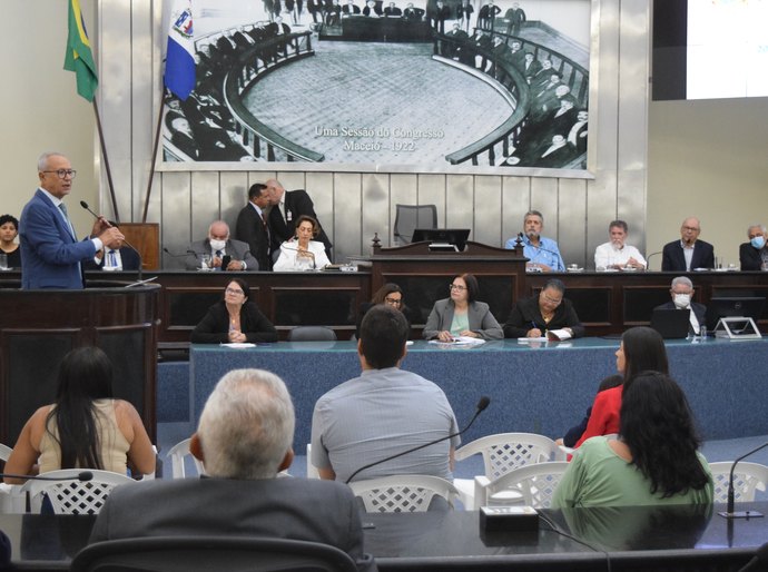 Parlamento da ALE homenageia Centenário de Sandoval Cajú