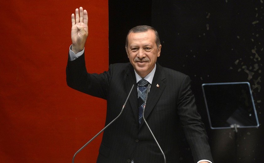 Erdogan ameaça expulsar dez embaixadores, incluindo o enviado dos EUA