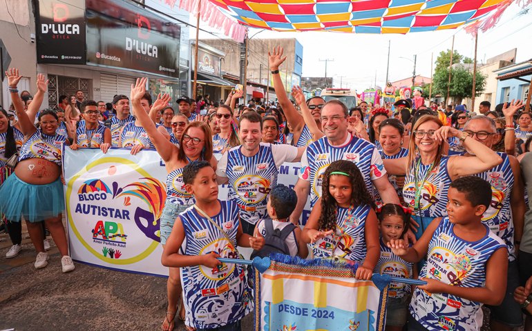 Prefeito Luciano destaca animação do Folia de Rua e organização do evento