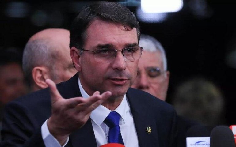 Flávio Bolsonaro confirma candidatura à Presidência em 2026