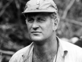 Morre John Irvin, diretor de cinema britânico, aos 86 anos