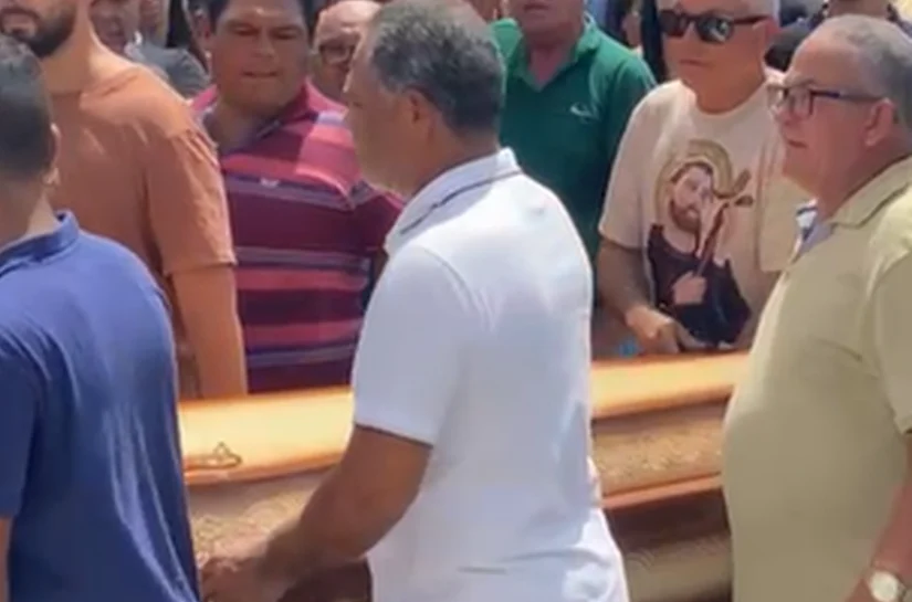 Enfermeira vítima de feminicídio é sepultada em clima de tristeza; família pede por justiça o em Penedo