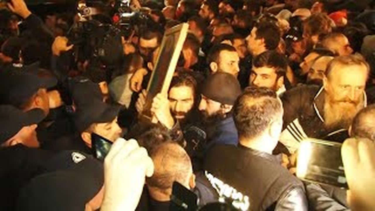 Lei que prevê prisão de pessoas LGBTQIA+ no Iraque desencadeia protestos diplomáticos