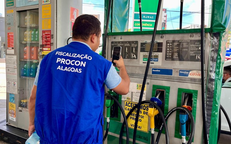 Procon Alagoas intensifica fiscalização em postos que não repassam redução de preço da gasolina