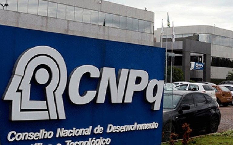 CNPq atrasa pagamento de bolsas para pesquisadores