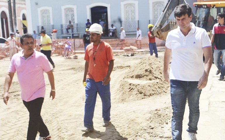 Prefeito de Penedo acompanha obras no Centro Histórico