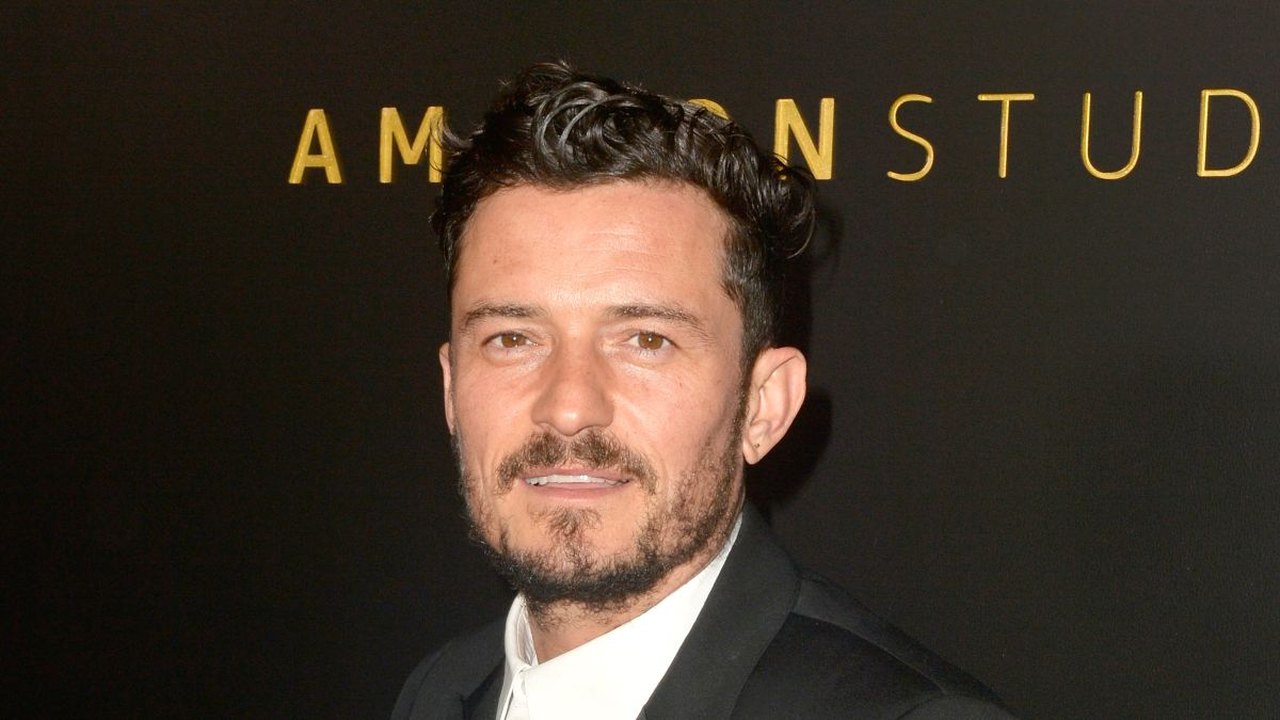 Orlando Bloom faz tatuagem para homenagear seu cachorro que morreu