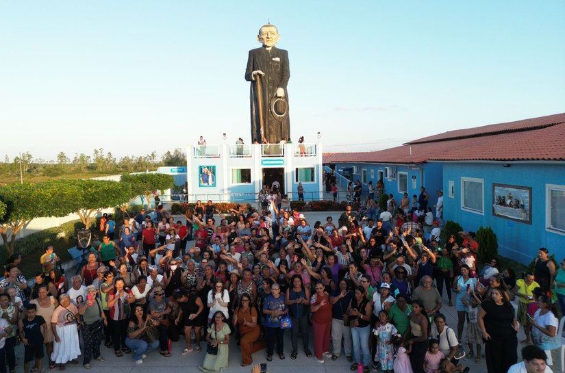 Prefeitura de Penedo amplia romaria social e leva 14 ônibus ao monumento de Padre Cícero em Propriá