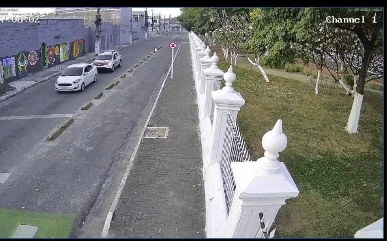 Ação integrada da PM localiza carro roubado e prende suspeitos no Centro de Maceió