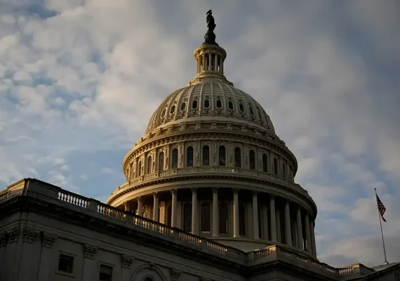 Senado norte-americano aprova abertura do projeto orçamentário de corte de gastos de Trump
