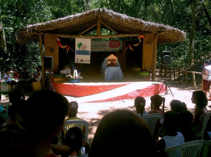 Teatro de fantoche da Semas orienta crianças sobre direitos